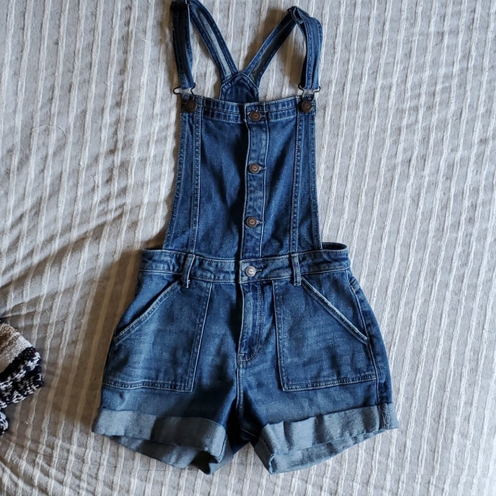 Overall shorts